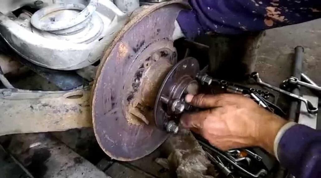 cara mengganti bearing roda depan mobil